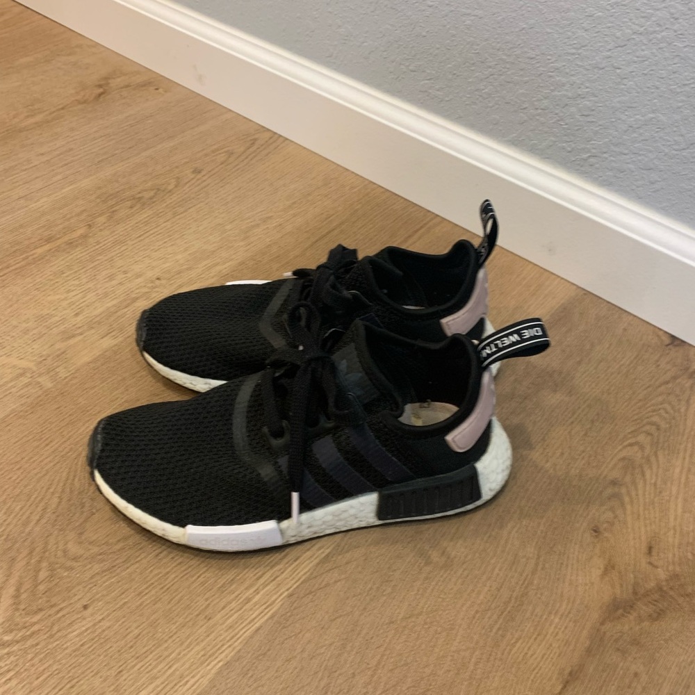 Adidas Women’s Black and Pink Sneakers